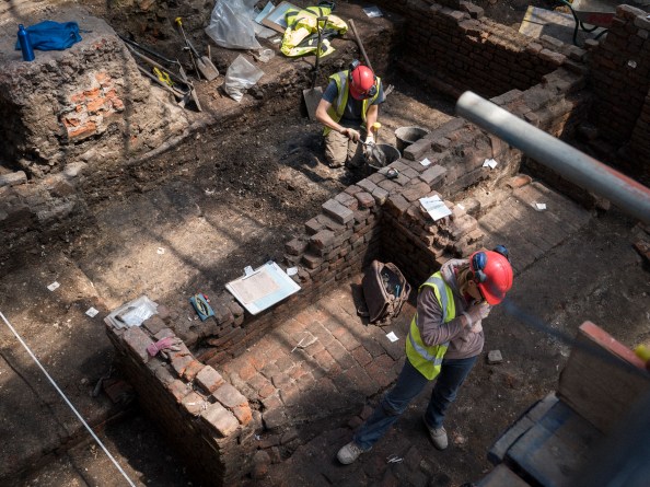 Simon Norfolk MOLA Walk-6